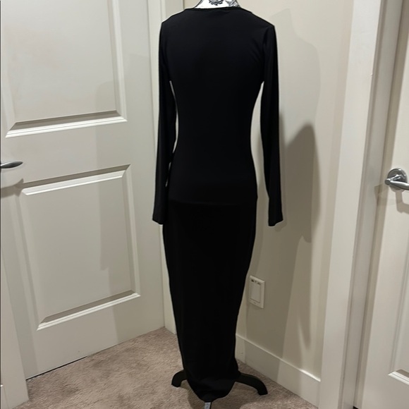 Elegant Black Long Sleeve Dress - Picture 4 of 5
